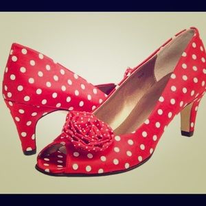 Size10 Vigotti red w white polka dot kitten heels